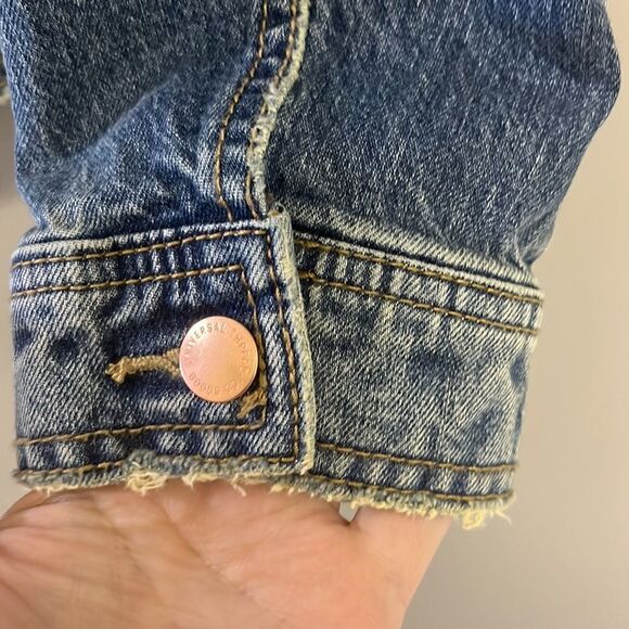 NWT-Universal Thread Homemade Floral Embroidered Medium Wash Jean Jacket- Medium - Picture 6 of 13